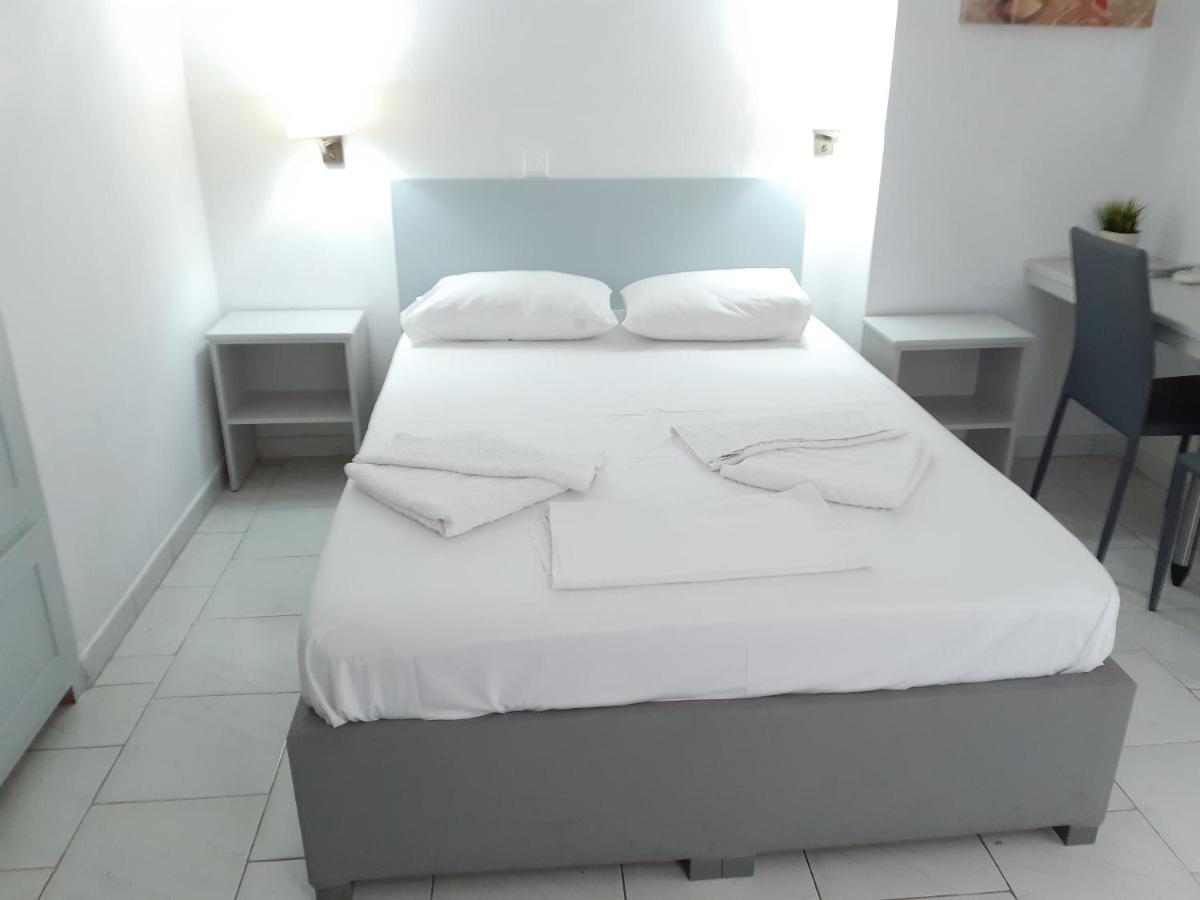 Diana Rooms Chrissi Akti Chania Exterior foto